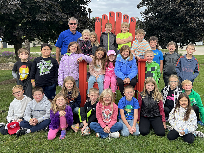 Class photo in a red chair