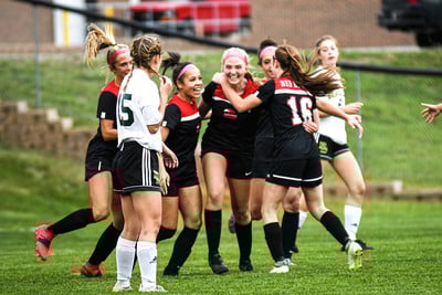 girls soccer team together